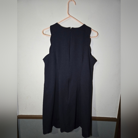 Vince Camuto Size 12 Navy Blue sleeveless dress with scalloped edges - Picture 2 of 7